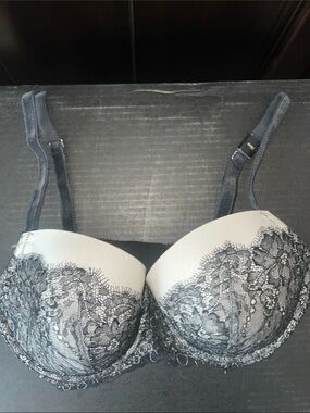 Victoria Secret Lace-Trim T-Shirt Bra in Black and Cream - Women's Intimates